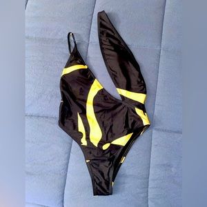 Women’s bathing suit